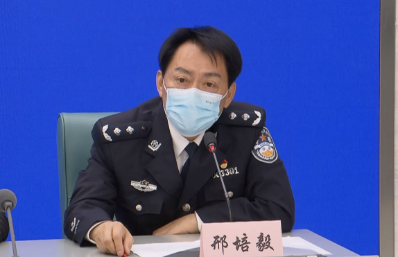 市公安局交警总队总队长邢培毅在发布会上介绍,昨天市防控办对外发布