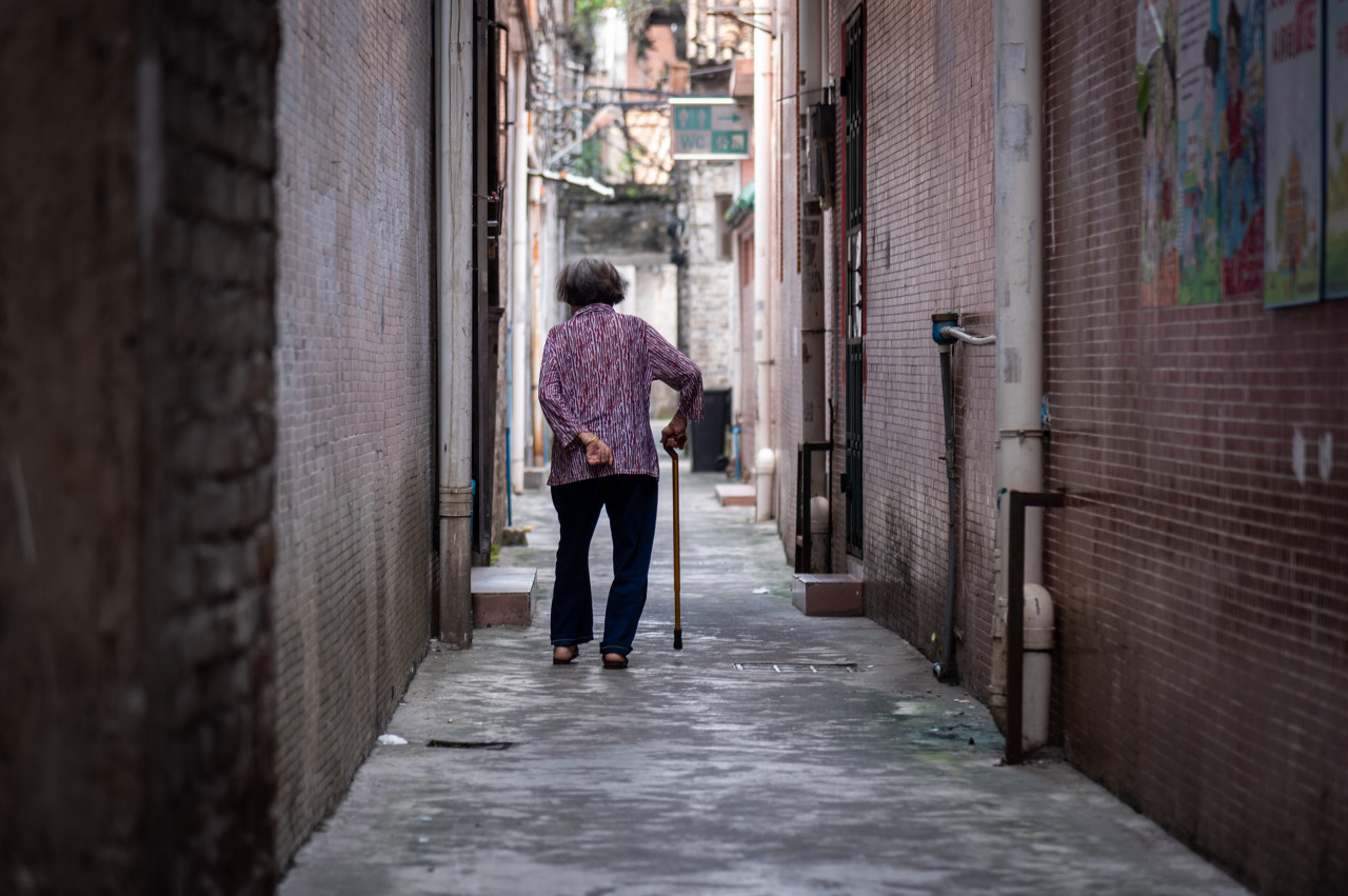 上海市慈善基金会出资2500余万元为社区高龄独居老人发放防疫生活关爱