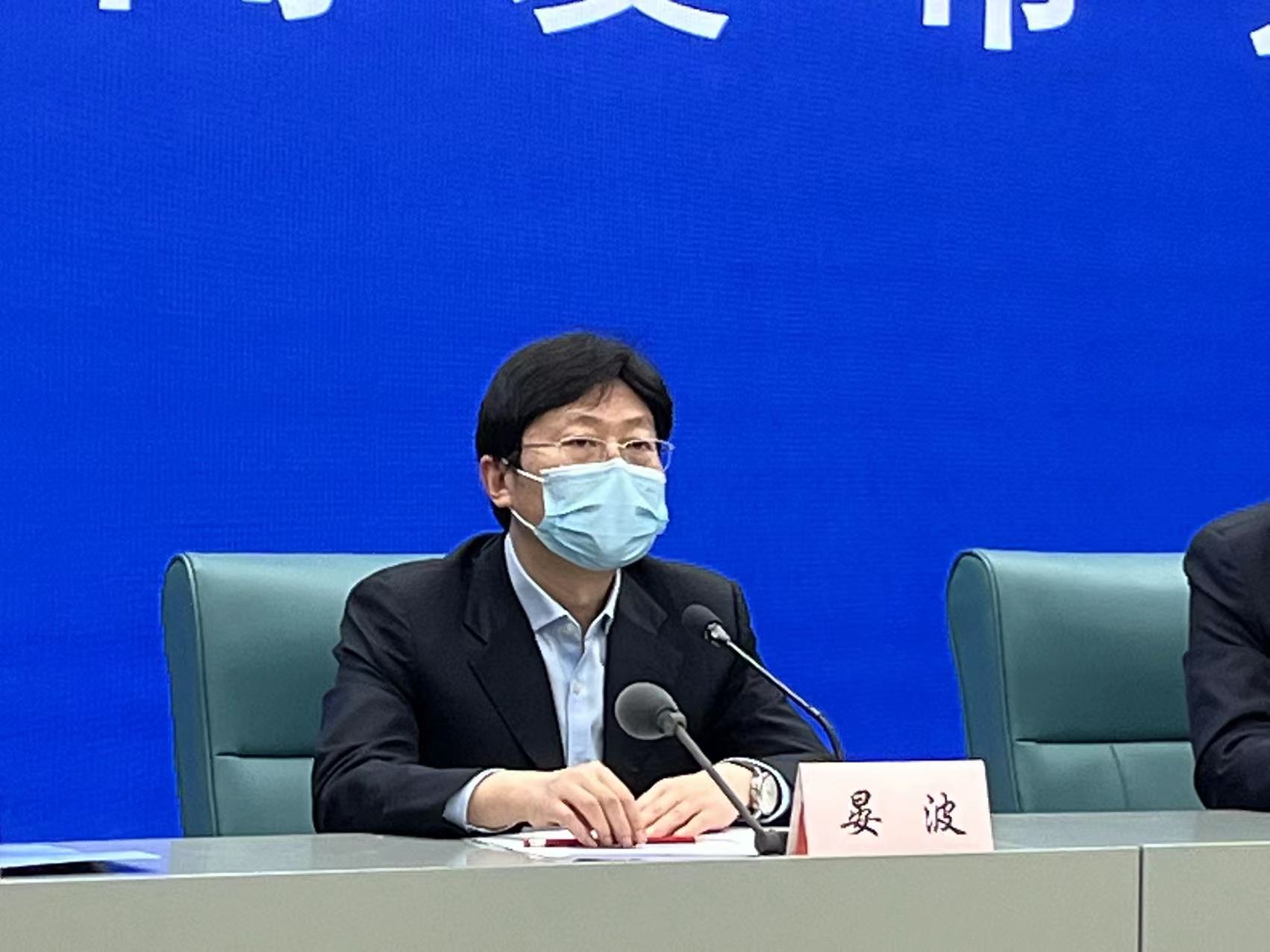 浦东新区副区长晏波表示,对于有新增阳性感染者的梅花新邨小区,银霄路